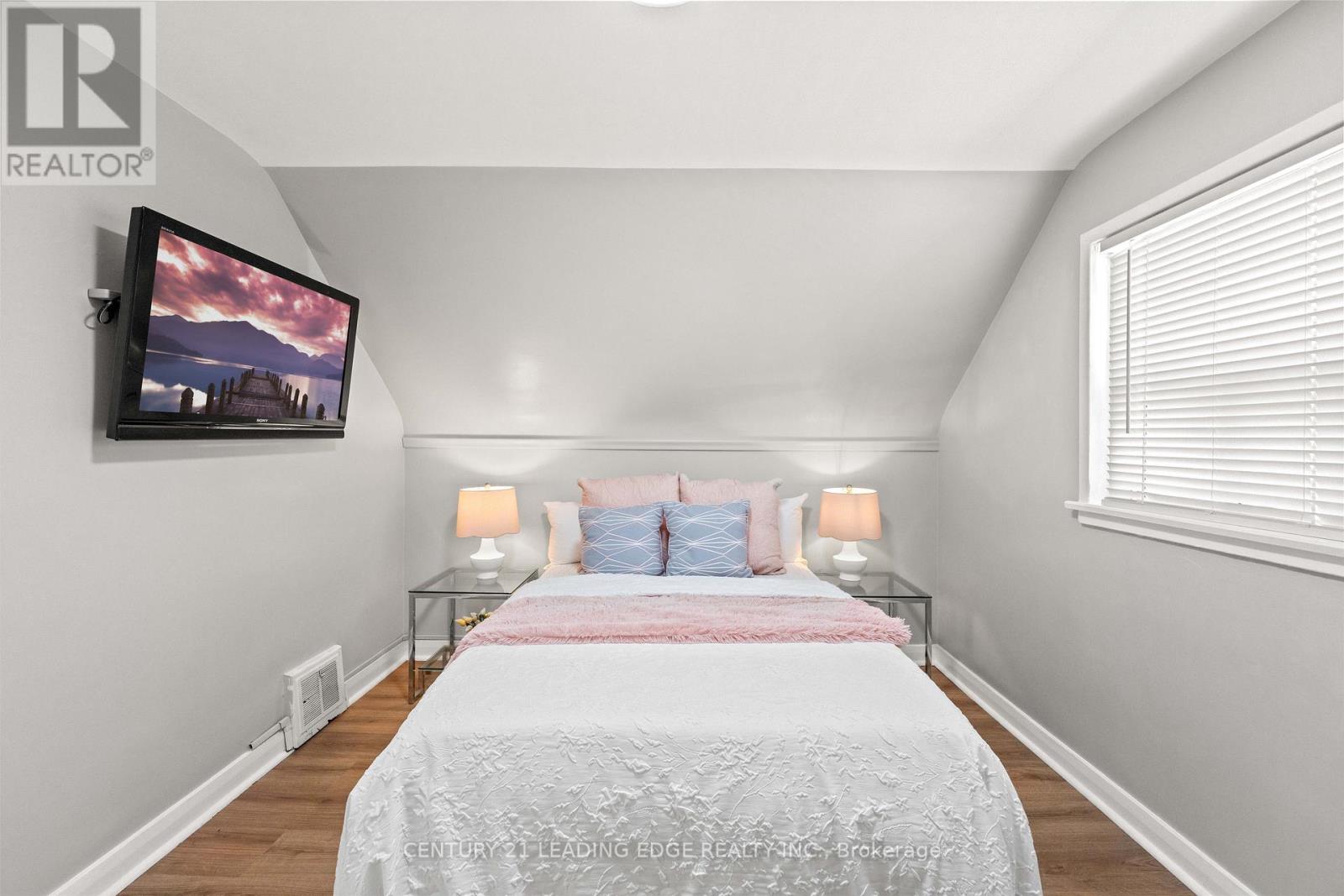 27 Chilcot Avenue, Toronto, Ontario  M9W 1T9 - Photo 34 - W13476576