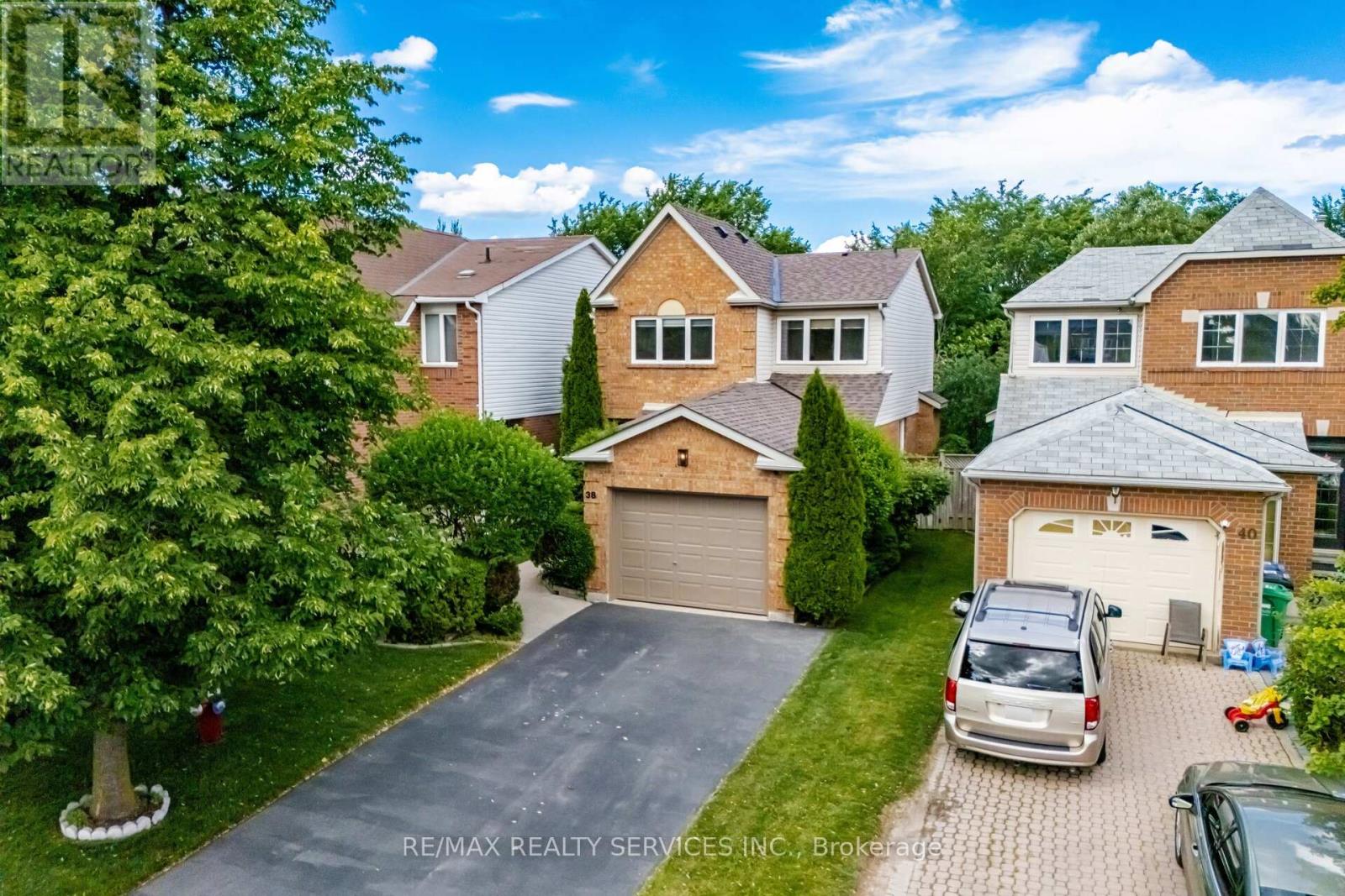 38 FURROWS END, Brampton, Ontario