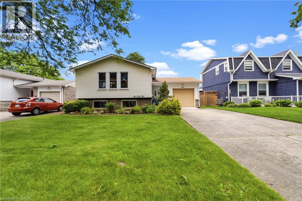 644 LOMOND Crescent, burlington, Ontario