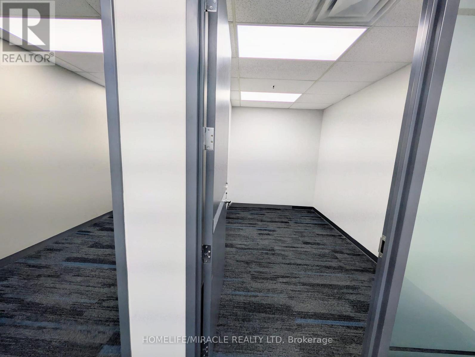205 - 6660 Kennedy Road, Mississauga, Ontario L5T 2M9 - Photo 3 - W13476838