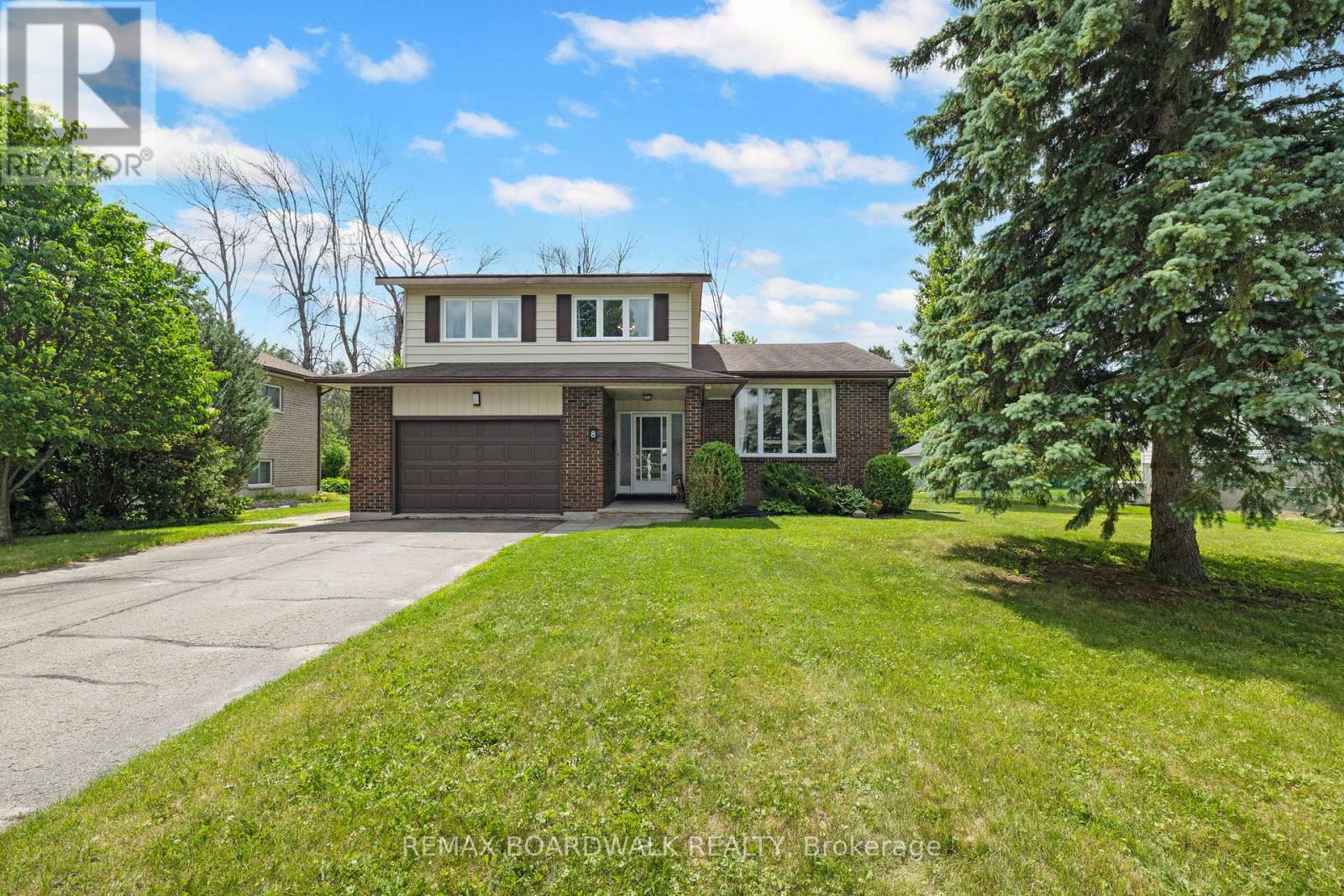 8 JESSIE DRIVE, Perth, Ontario