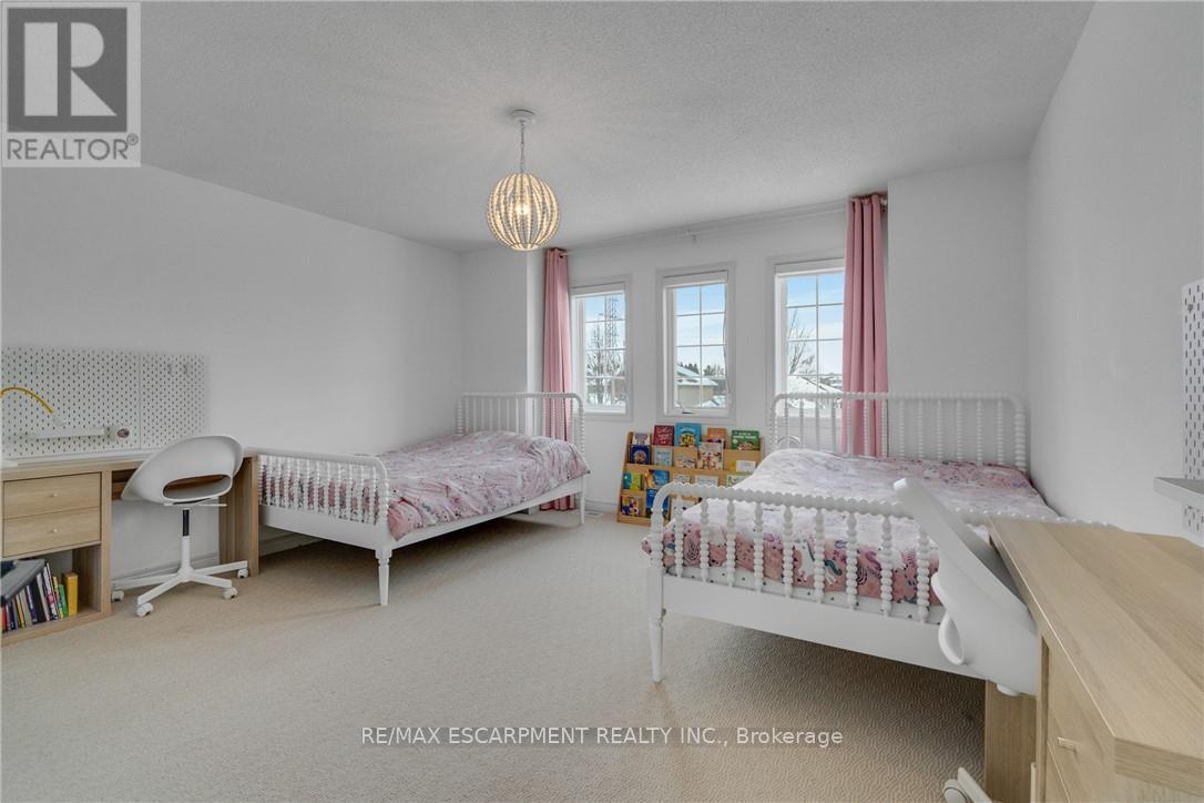 191 Hawkswood Trail, Hamilton, Ontario  L9B 2T1 - Photo 32 - X12957620