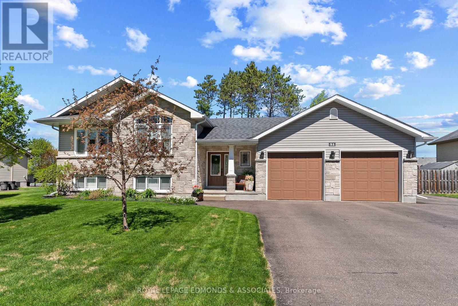 51 BEDARD BOULEVARD, Petawawa, Ontario