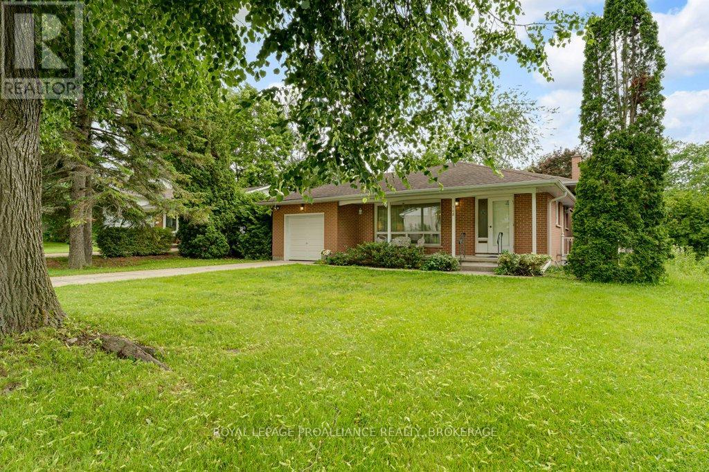 148 Campbell Crescent, Kingston, Ontario K7M 1Z5 - Photo 1 - X13474022