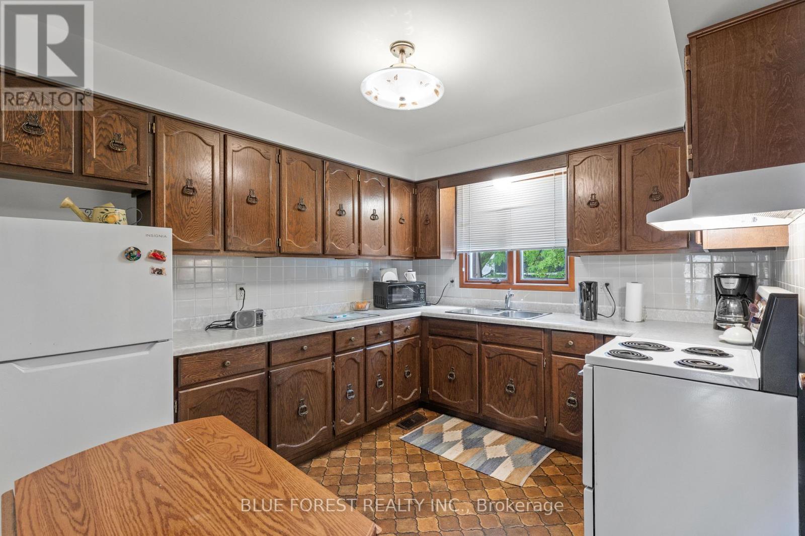 191 Victoria Street, Southwest Middlesex, Ontario  N0L 1M0 - Photo 11 - X13477784