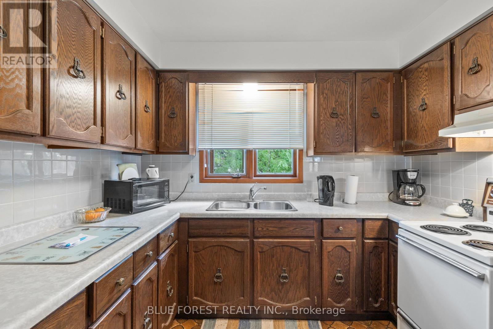 191 Victoria Street, Southwest Middlesex, Ontario  N0L 1M0 - Photo 12 - X13477784