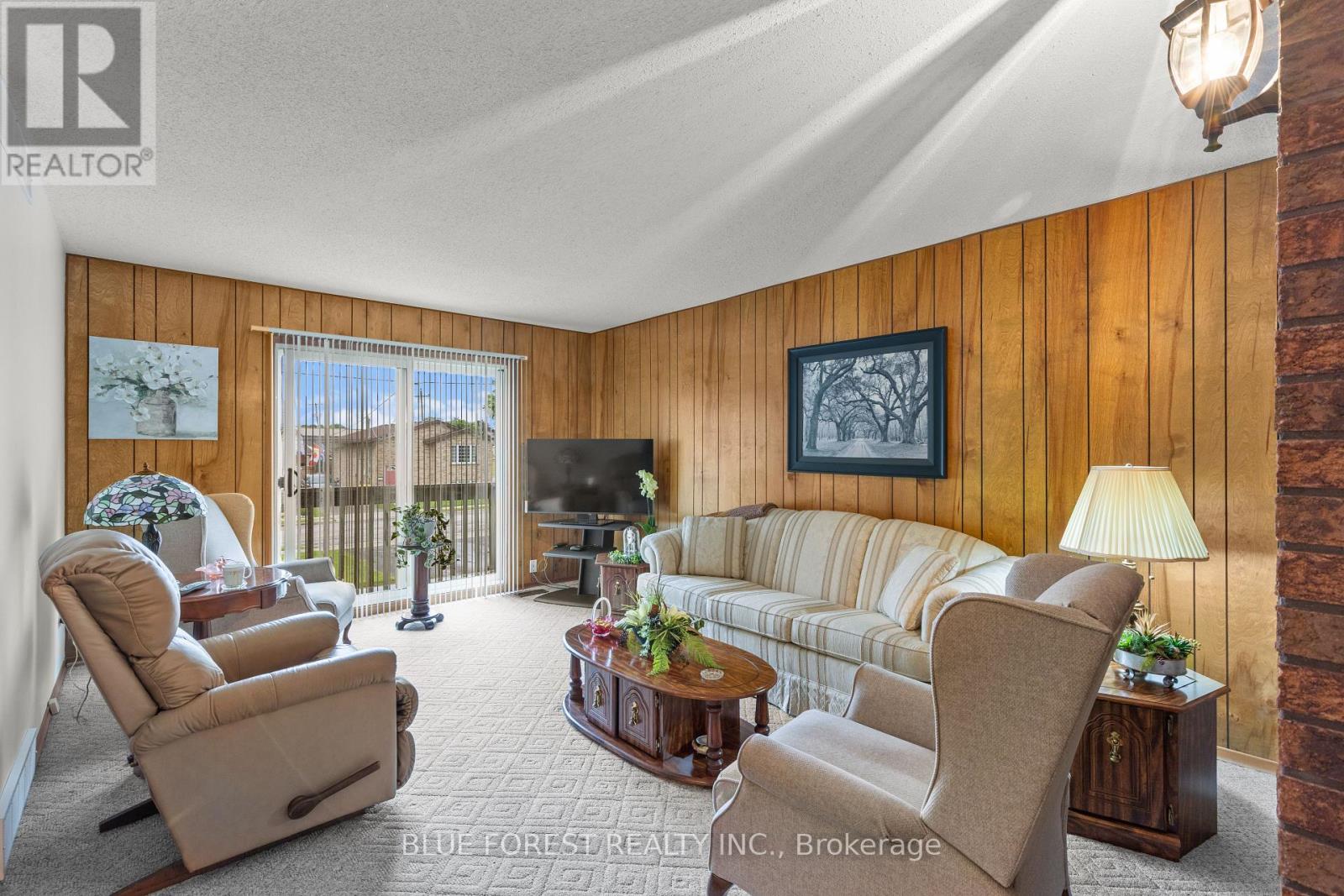 191 Victoria Street, Southwest Middlesex, Ontario  N0L 1M0 - Photo 34 - X13477784