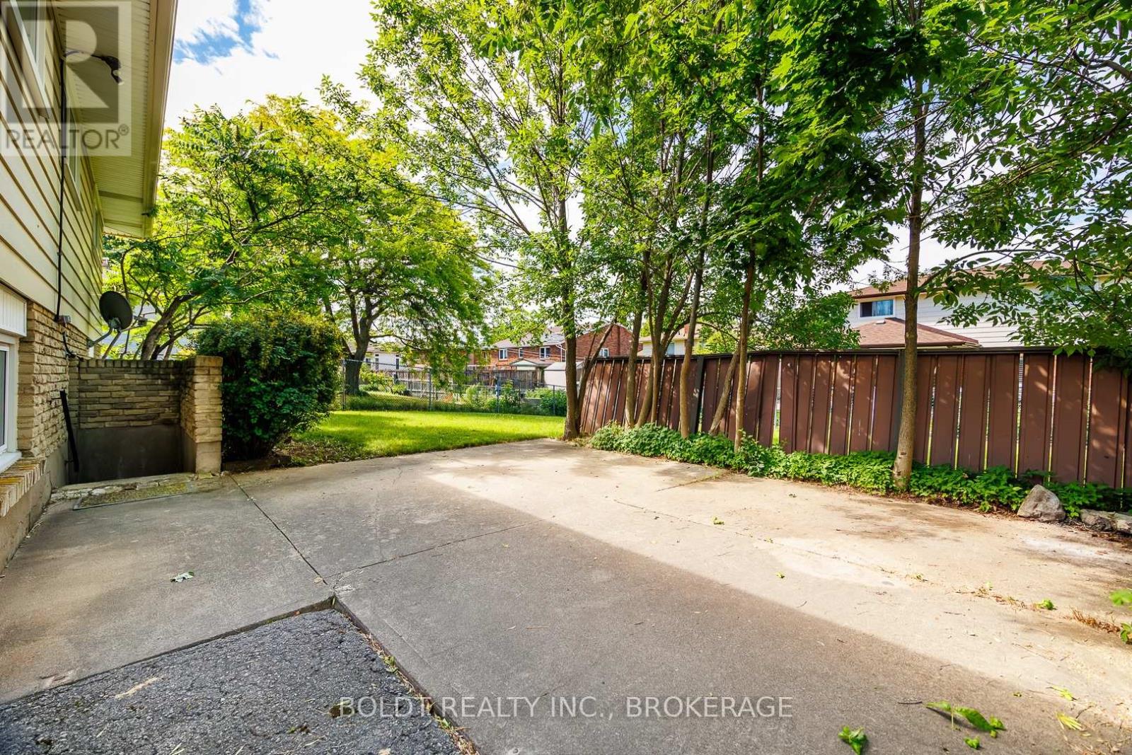 29 Tupper Drive, Thorold, Ontario L2V 4G8 - Photo 4 - X13474260