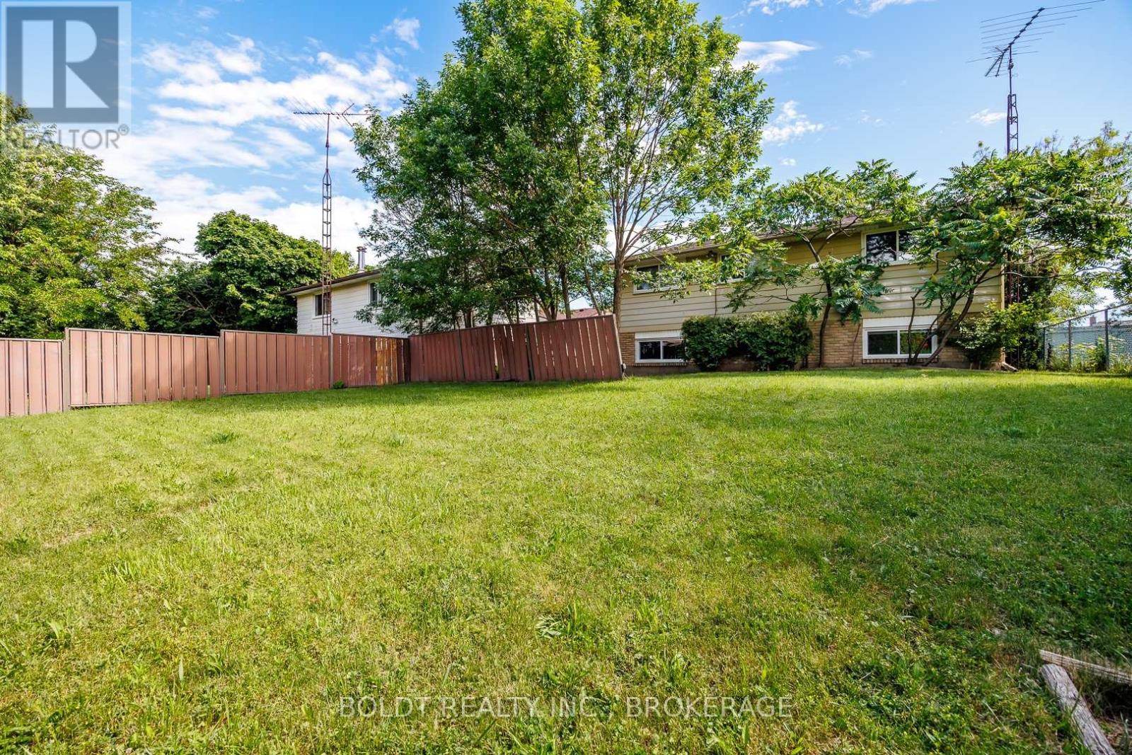 29 Tupper Drive, Thorold, Ontario L2V 4G8 - Photo 5 - X13474260