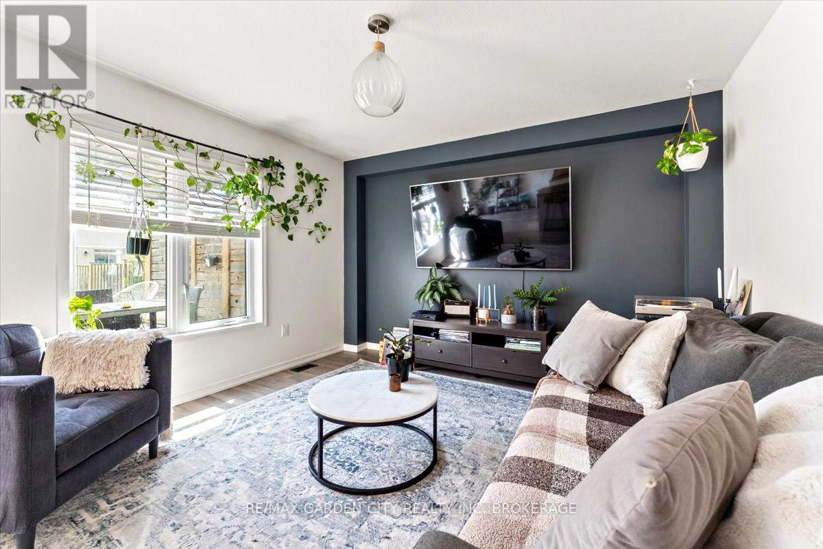 8648 Dogwood Crescent, Niagara Falls, Ontario  L2H 0K9 - Photo 8 - X13477556
