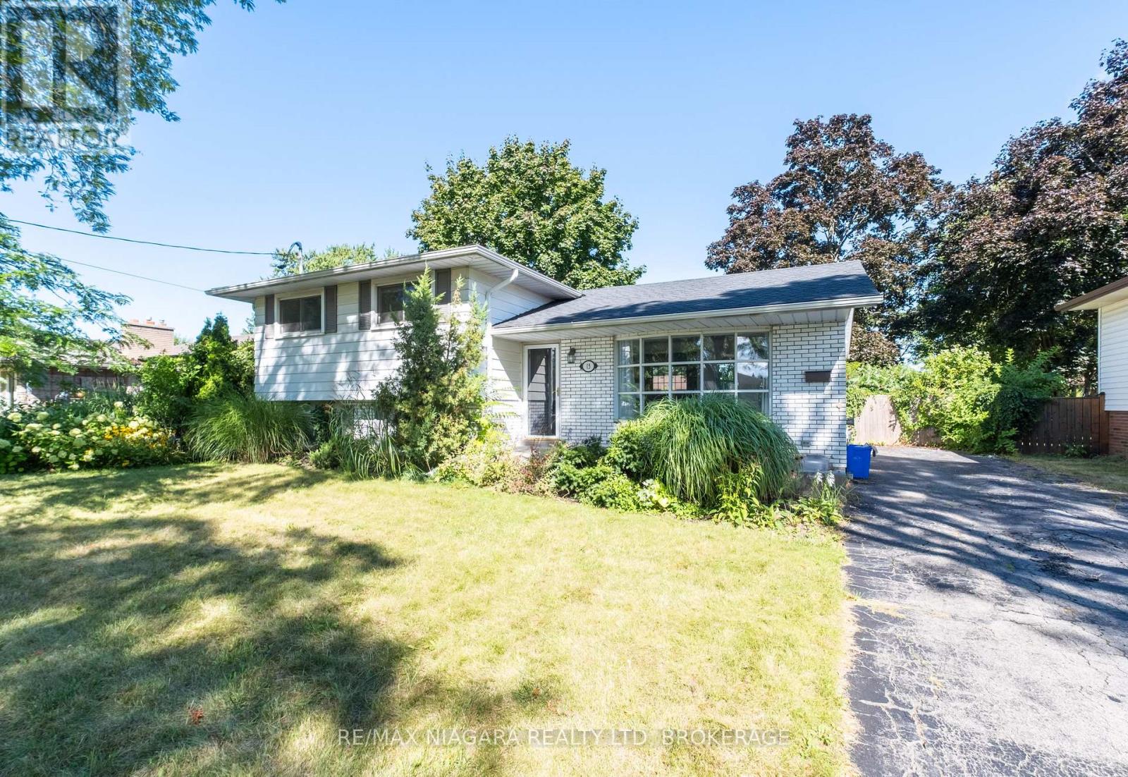 15 OLD OXFORD ROAD, St. Catharines (Vine/Linwell)