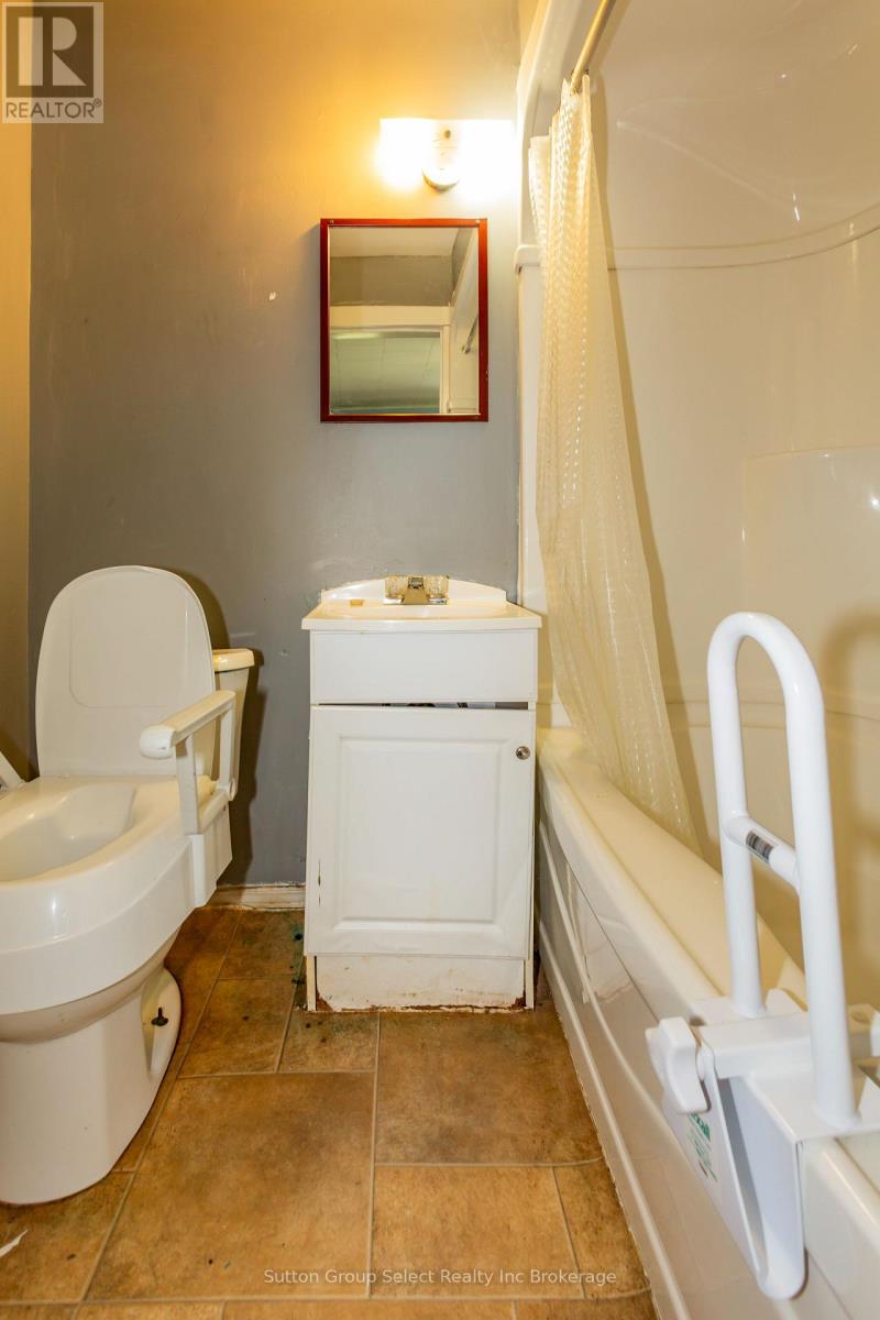 724 Rathbourne Avenue, Woodstock, Ontario  N4S 4L5 - Photo 16 - X13477834