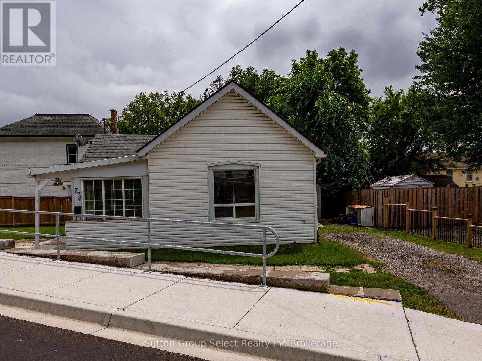 724 Rathbourne Avenue, Woodstock, Ontario  N4S 4L5 - Photo 3 - X13477834