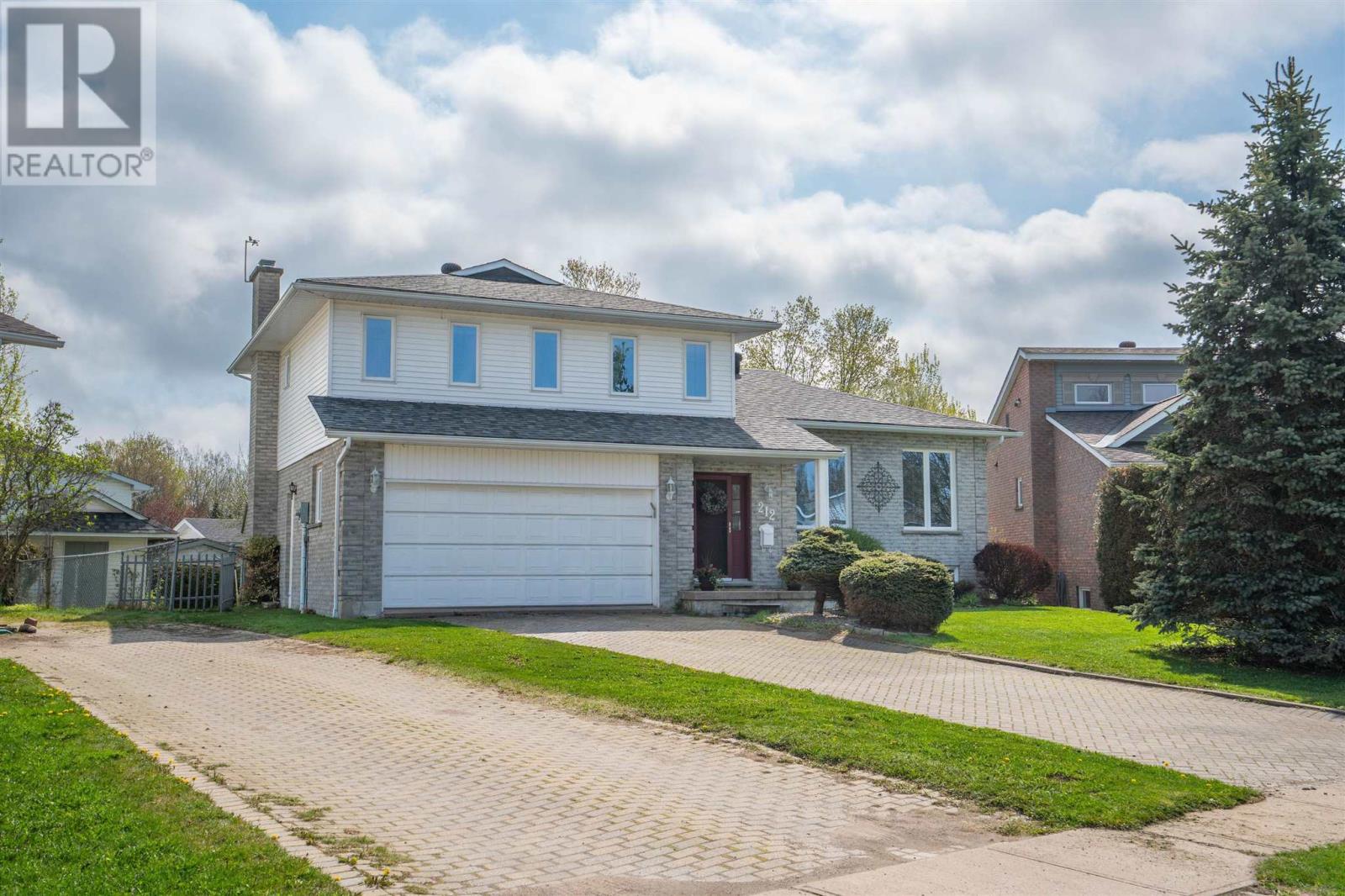 212 Promenade Dr, Sault Ste. Marie, Ontario P6B 5J6 - Photo 1 - SM261244