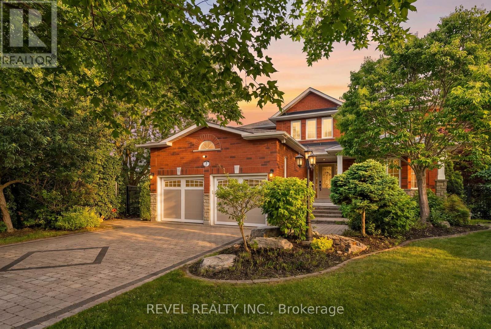 7 CALLANDER COURT, Ajax, Ontario
