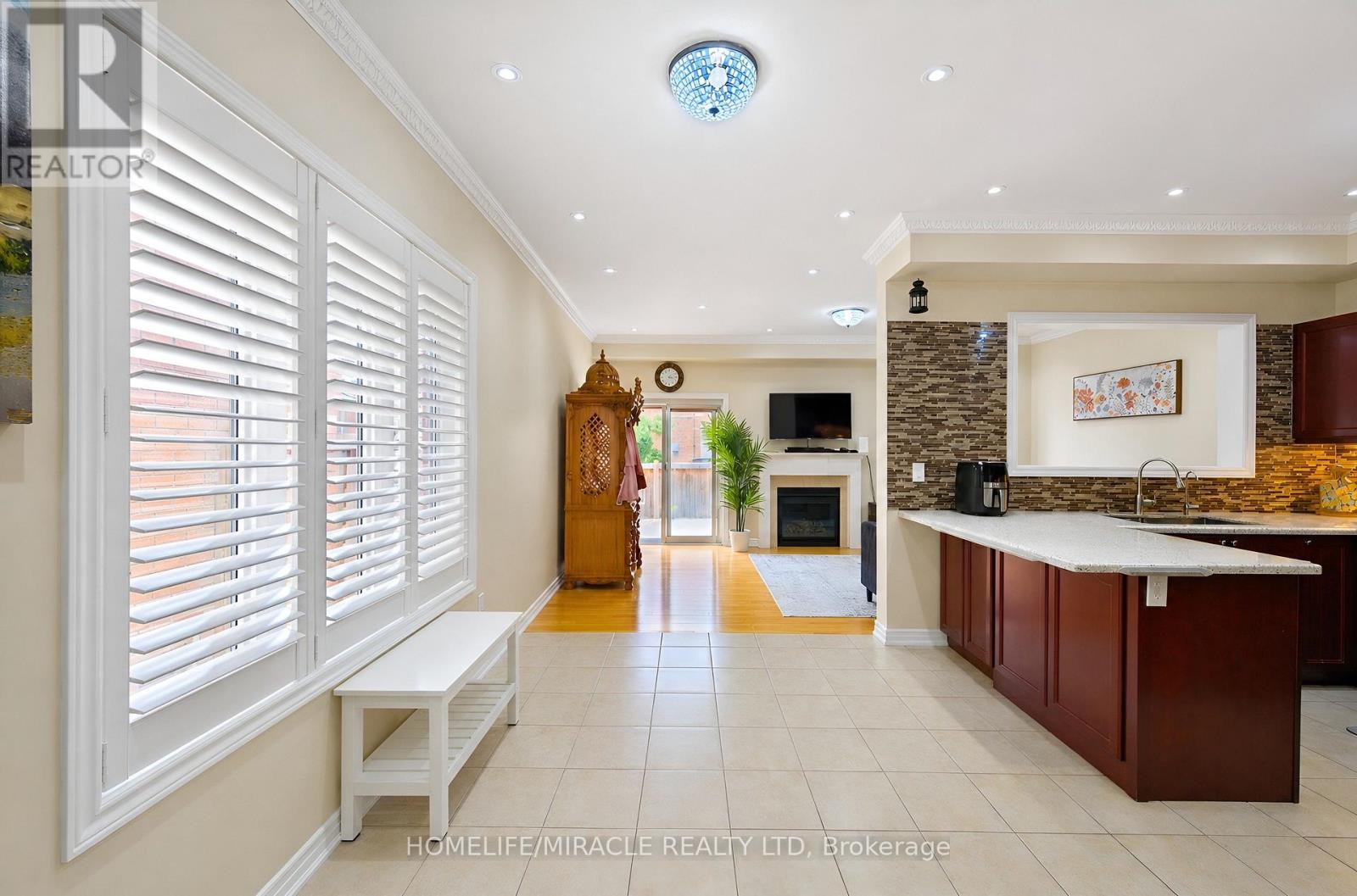 34 Washburn Road, Brampton, Ontario  L6P 3V6 - Photo 10 - W13473946