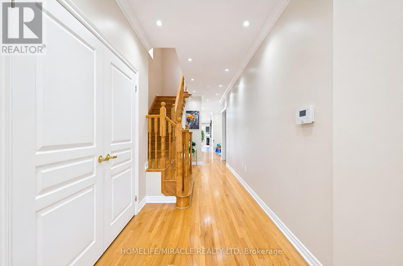 34 Washburn Road, Brampton, Ontario  L6P 3V6 - Photo 4 - W13473946