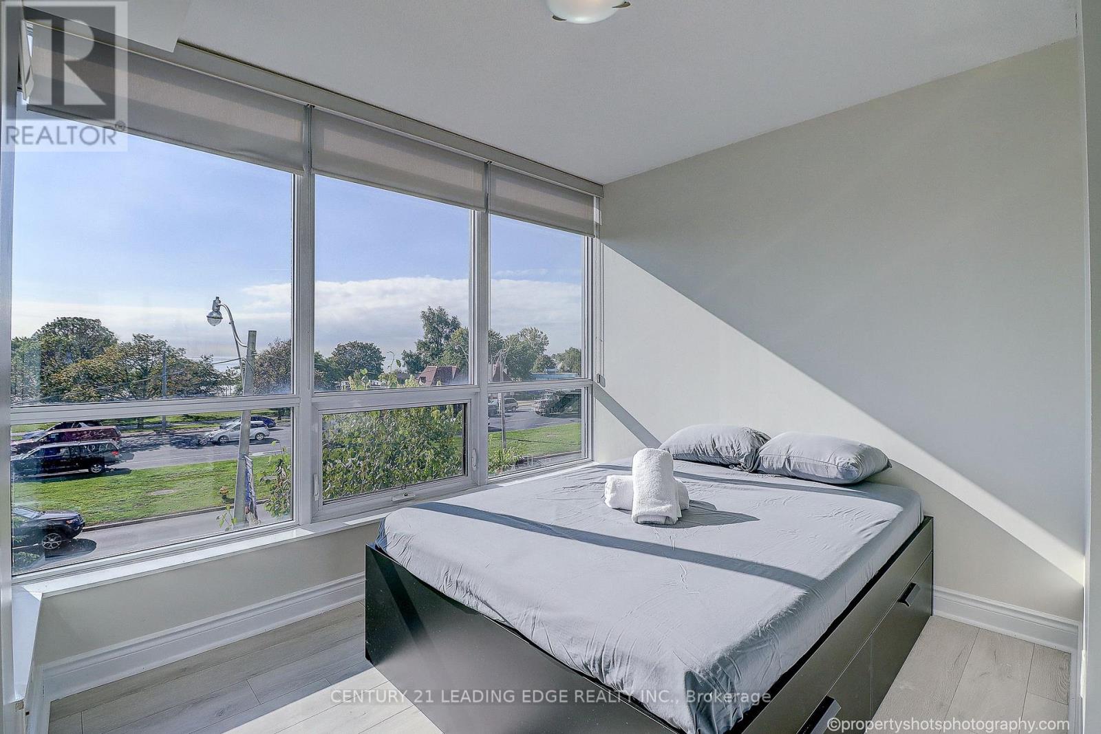 303 - 1900 Lakeshore Boulevard, Toronto, Ontario  M6S 1A4 - Photo 9 - W13474246