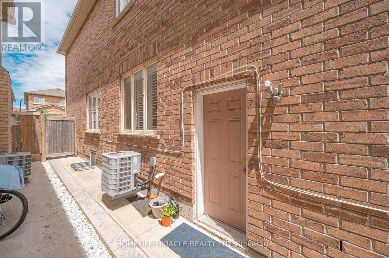 34 Washburn Road, Brampton, Ontario  L6P 3V6 - Photo 43 - W13473946