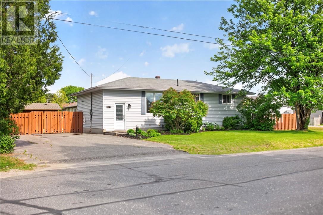 4274 Roy Avenue, Hanmer, Ontario  P3P 1N3 - Photo 2 - 2128746