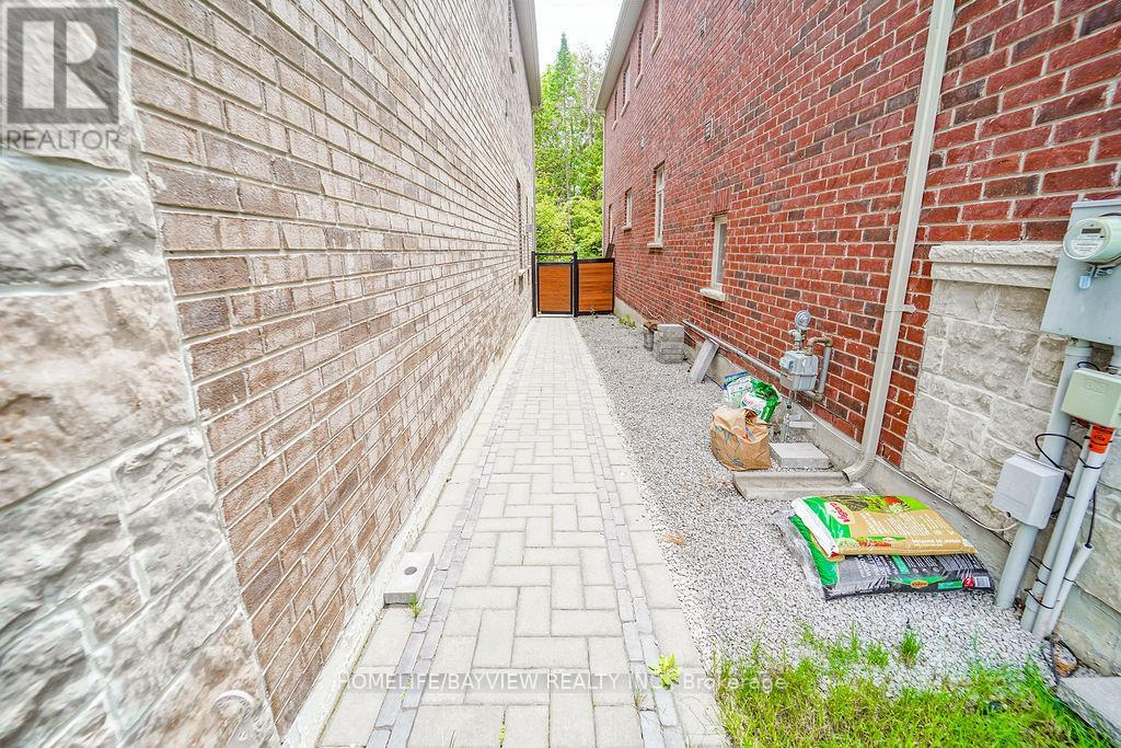 91 Marbrook Street, Richmond Hill, Ontario  L4C 0Y8 - Photo 9 - N13477622