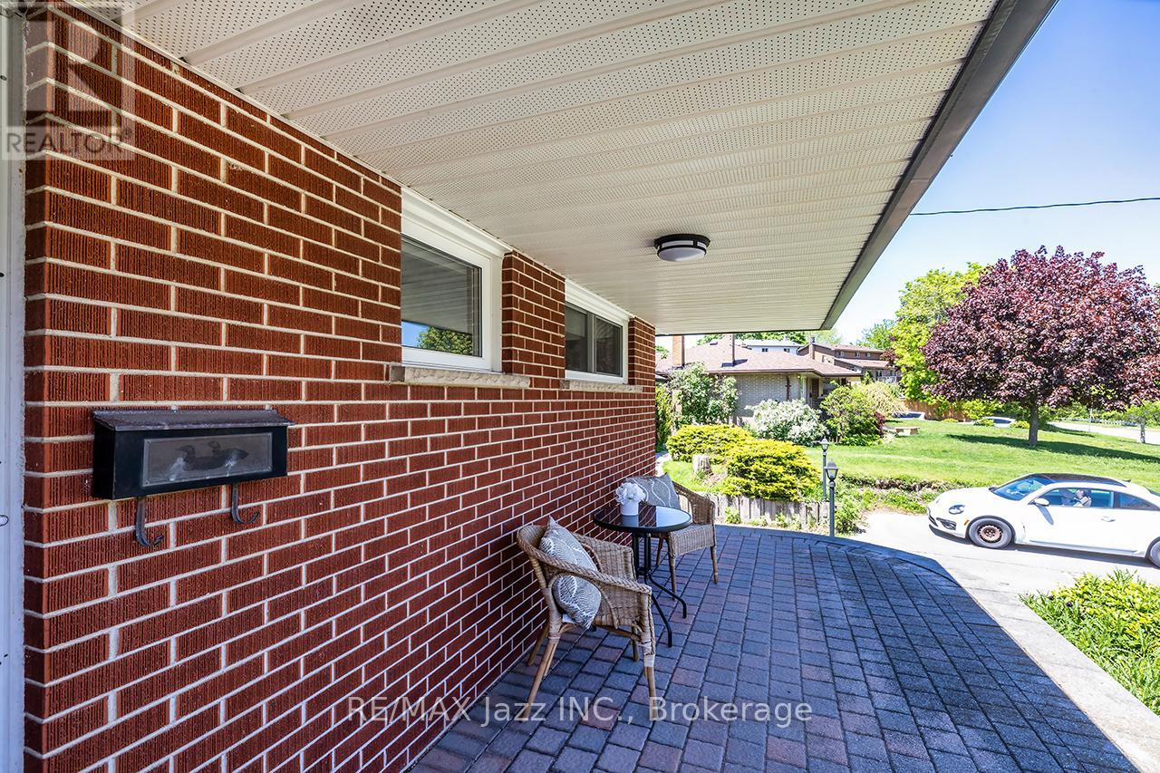 950 Mary Street N, Oshawa, Ontario L1G 5G8 - Photo 5 - E13477996