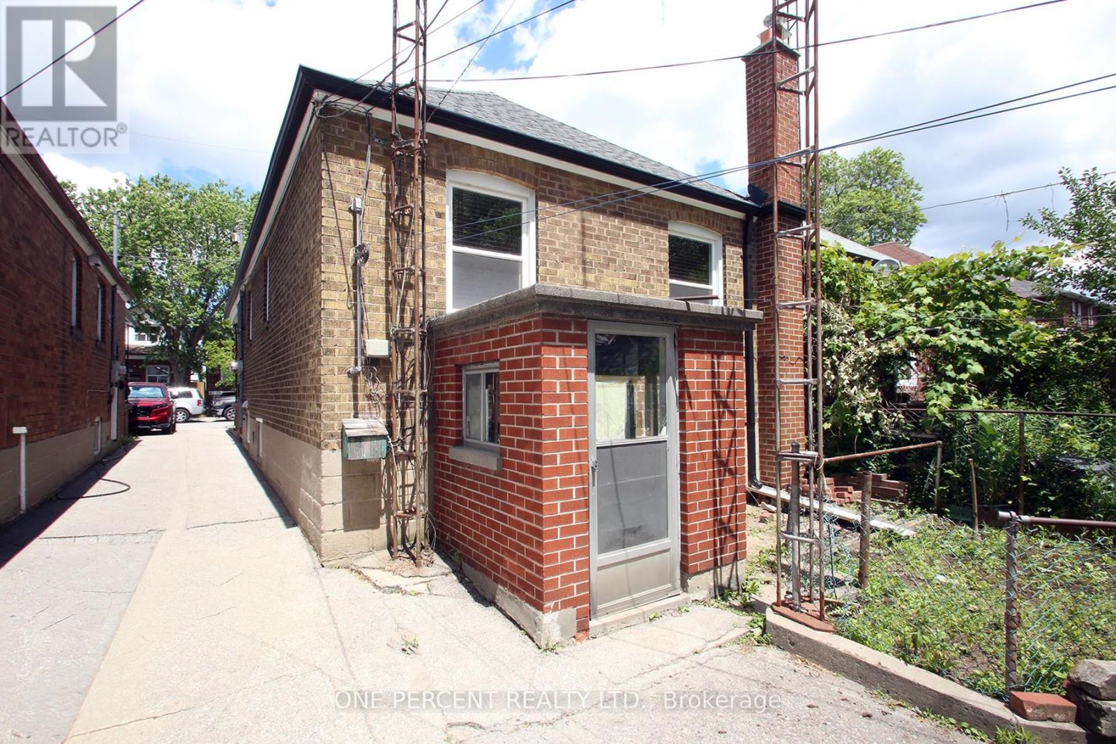 227 Livingstone Avenue, Toronto, Ontario  M6E 2M3 - Photo 21 - W13477674
