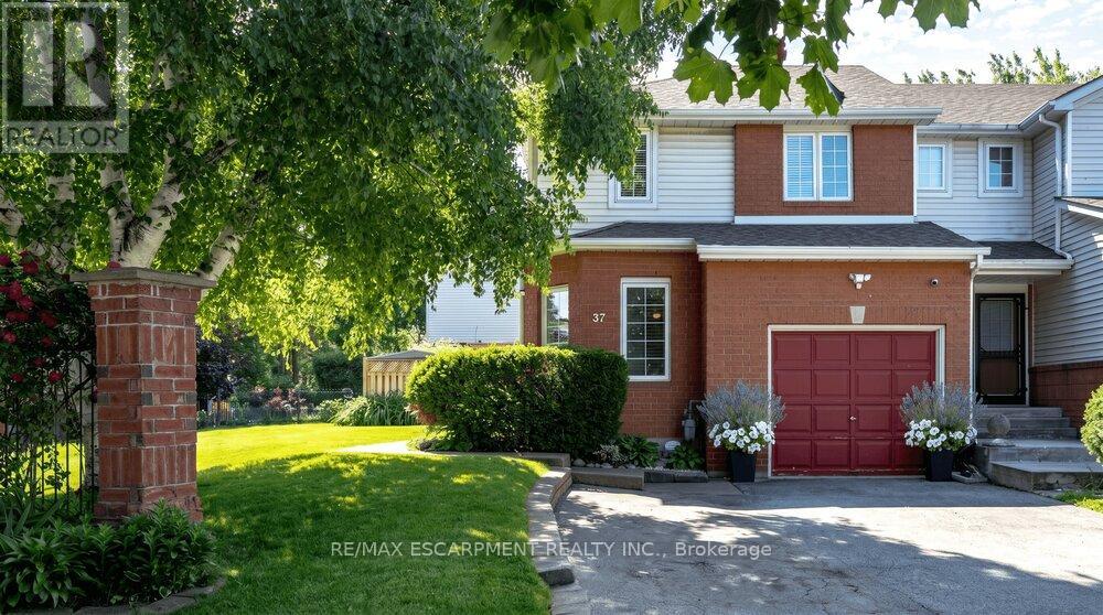 37 Walker Court, Grimsby, Ontario L3M 5J5 - Photo 3 - X13474502