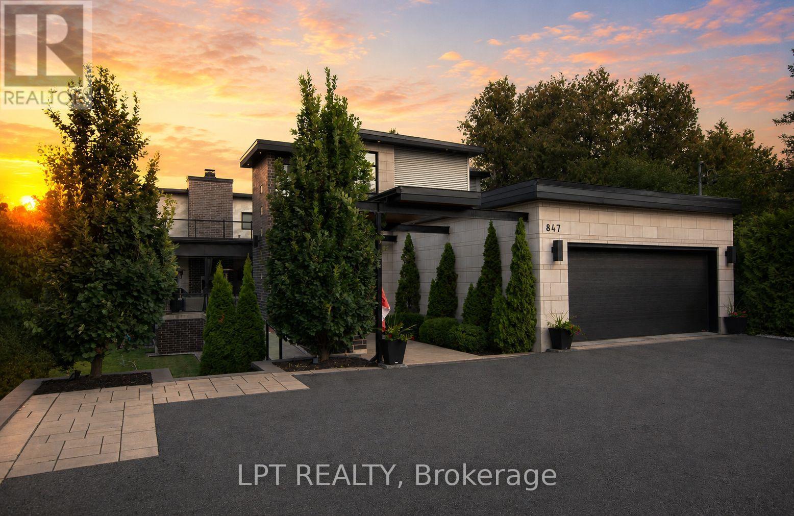 847 WALKLEY ROAD, Ottawa, Ontario