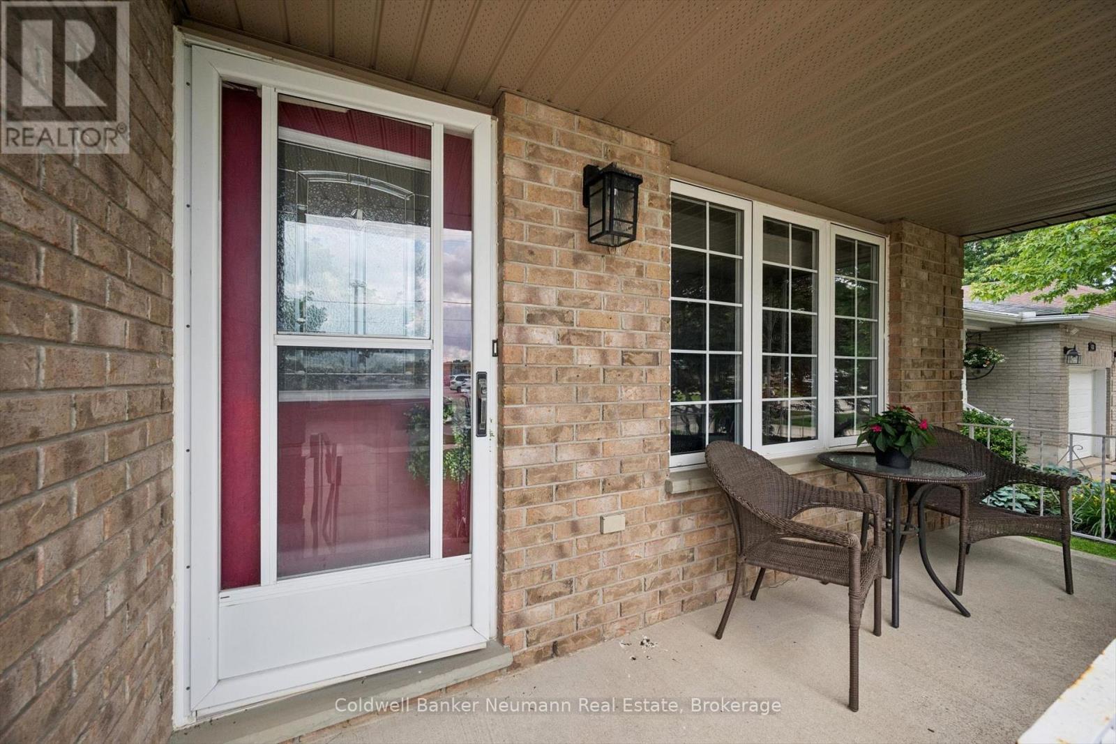 454 Hibernia Street, Stratford, Ontario  N5A 5W3 - Photo 2 - X13478068