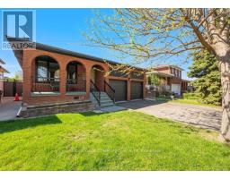 19 HAMER BOULEVARD, Toronto, Ontario
