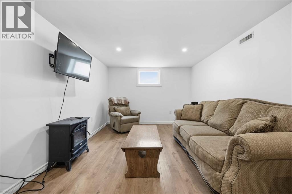 991 Germain Street, Sarnia photo 24