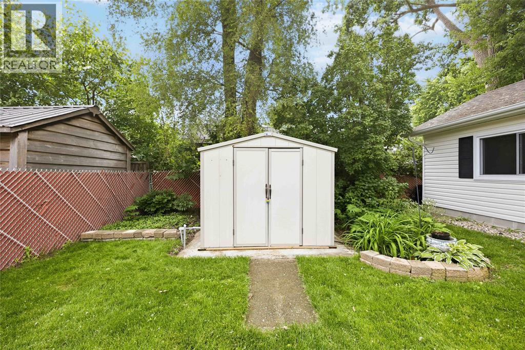 991 Germain Street, Sarnia photo 32