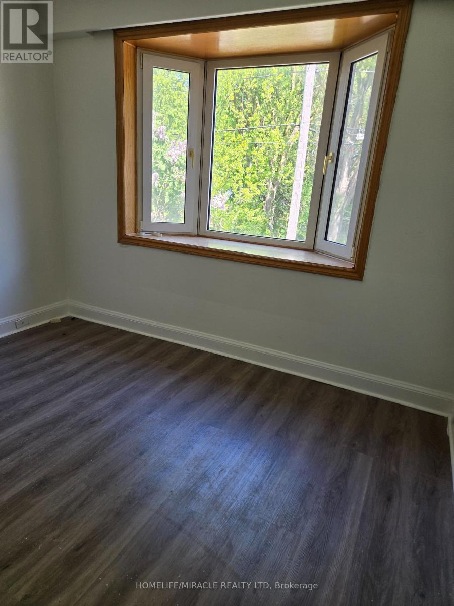 29 Codsell Avenue, Toronto, Ontario  M3H 3V7 - Photo 7 - C13462998