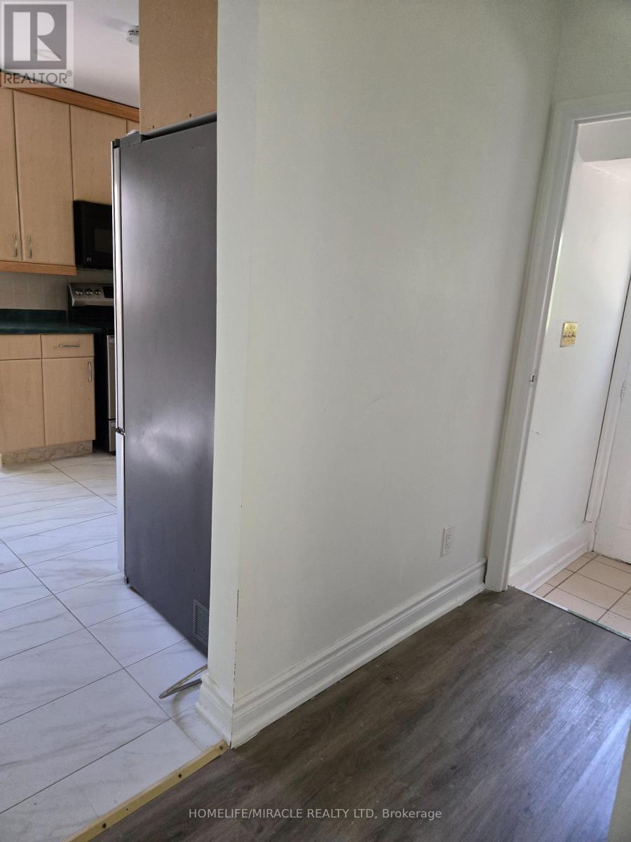 29 Codsell Avenue, Toronto, Ontario  M3H 3V7 - Photo 12 - C13462998