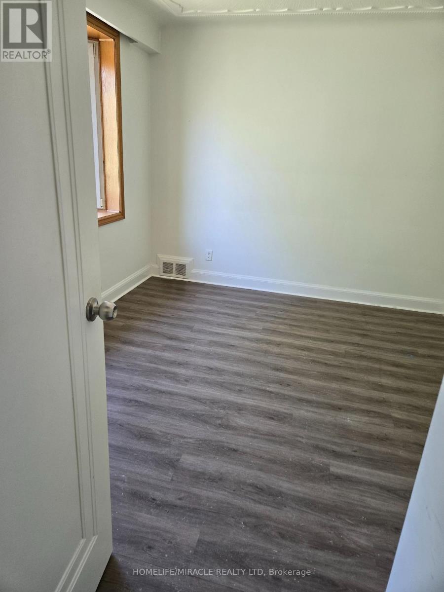 29 Codsell Avenue, Toronto, Ontario  M3H 3V7 - Photo 5 - C13462998