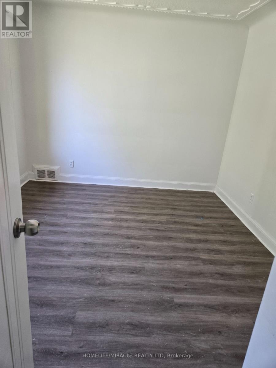 29 Codsell Avenue, Toronto, Ontario  M3H 3V7 - Photo 6 - C13462998