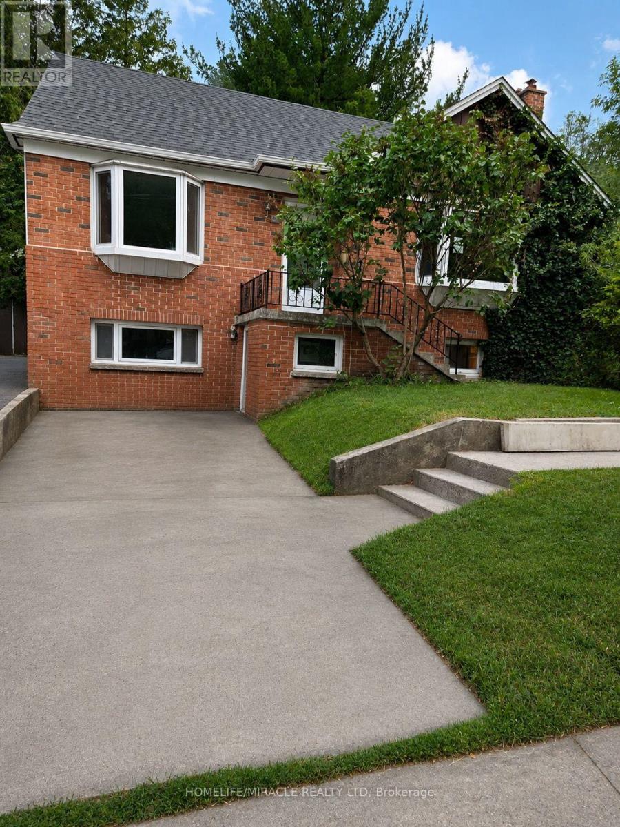 29 Codsell Avenue, Toronto, Ontario  M3H 3V7 - Photo 3 - C13462998