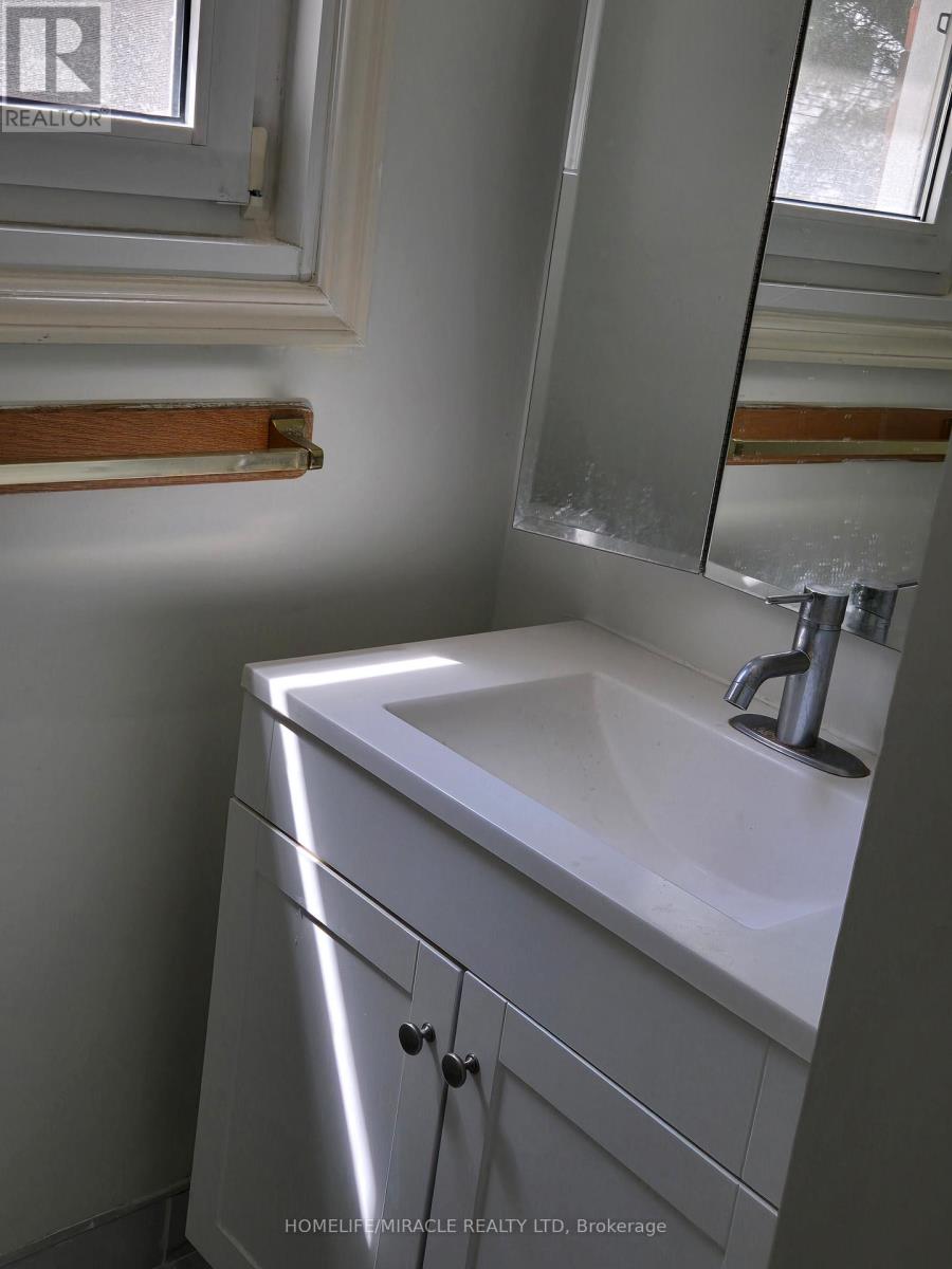 29 Codsell Avenue, Toronto, Ontario  M3H 3V7 - Photo 21 - C13462998