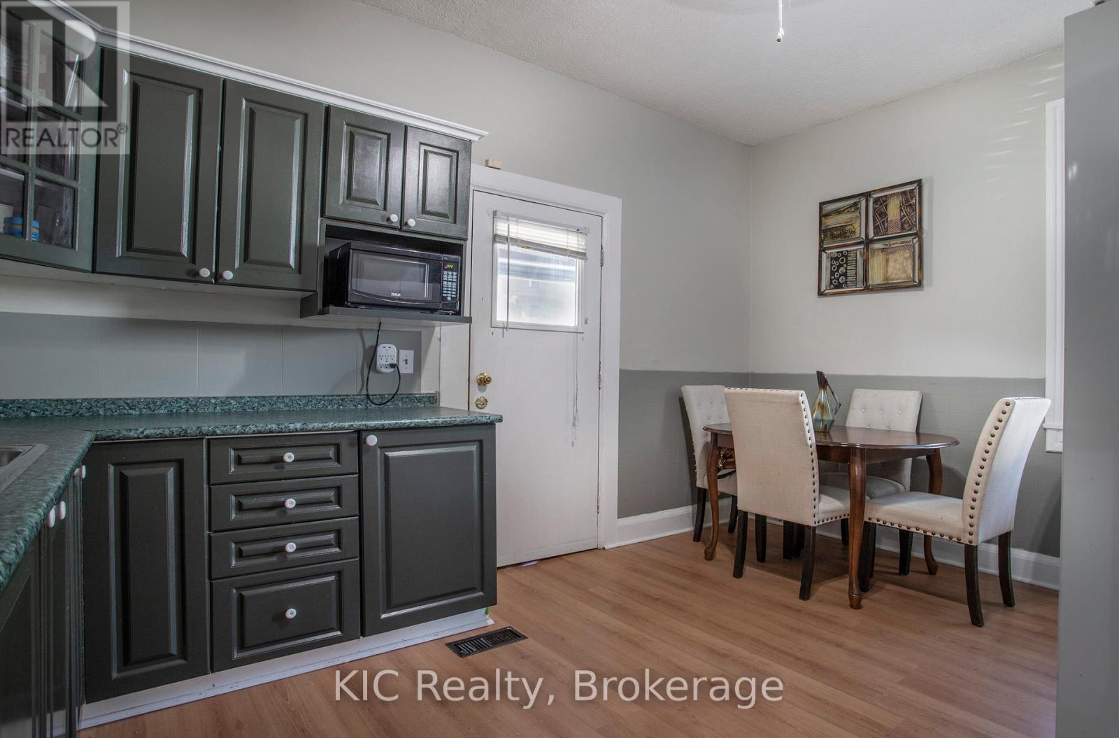 45 Albany Street, Oshawa, Ontario  L1H 2Y9 - Photo 11 - E13477446