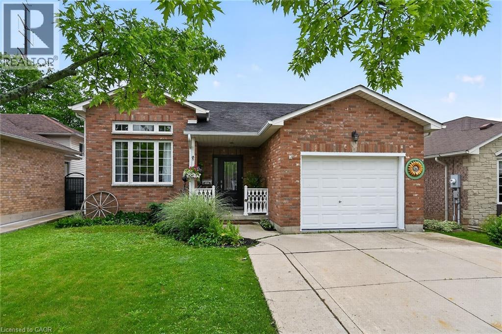15 FULLER Drive, Caledonia, Ontario