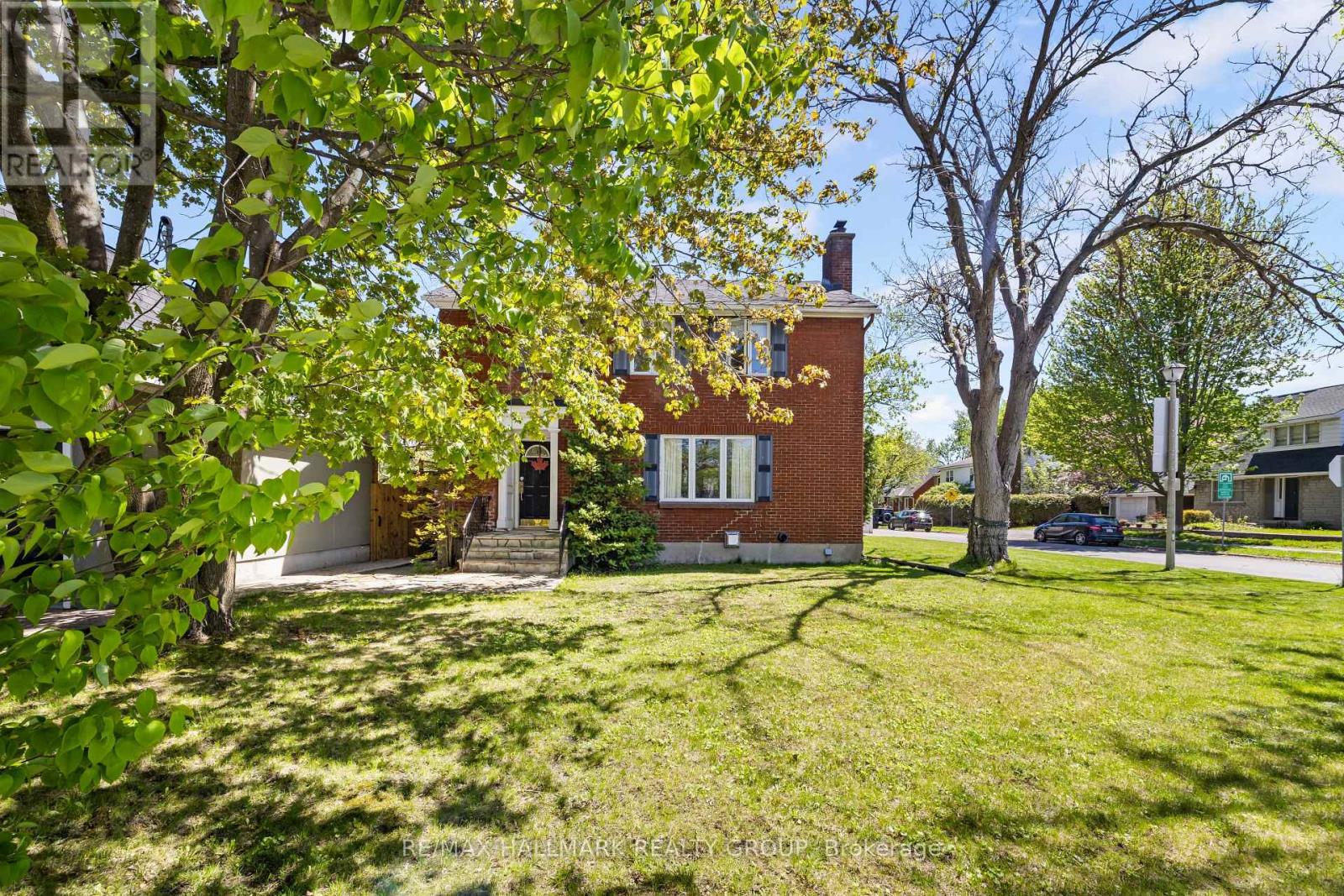 824 Byron Avenue, Ottawa, Ontario  K2A 0H7 - Photo 2 - X13478464
