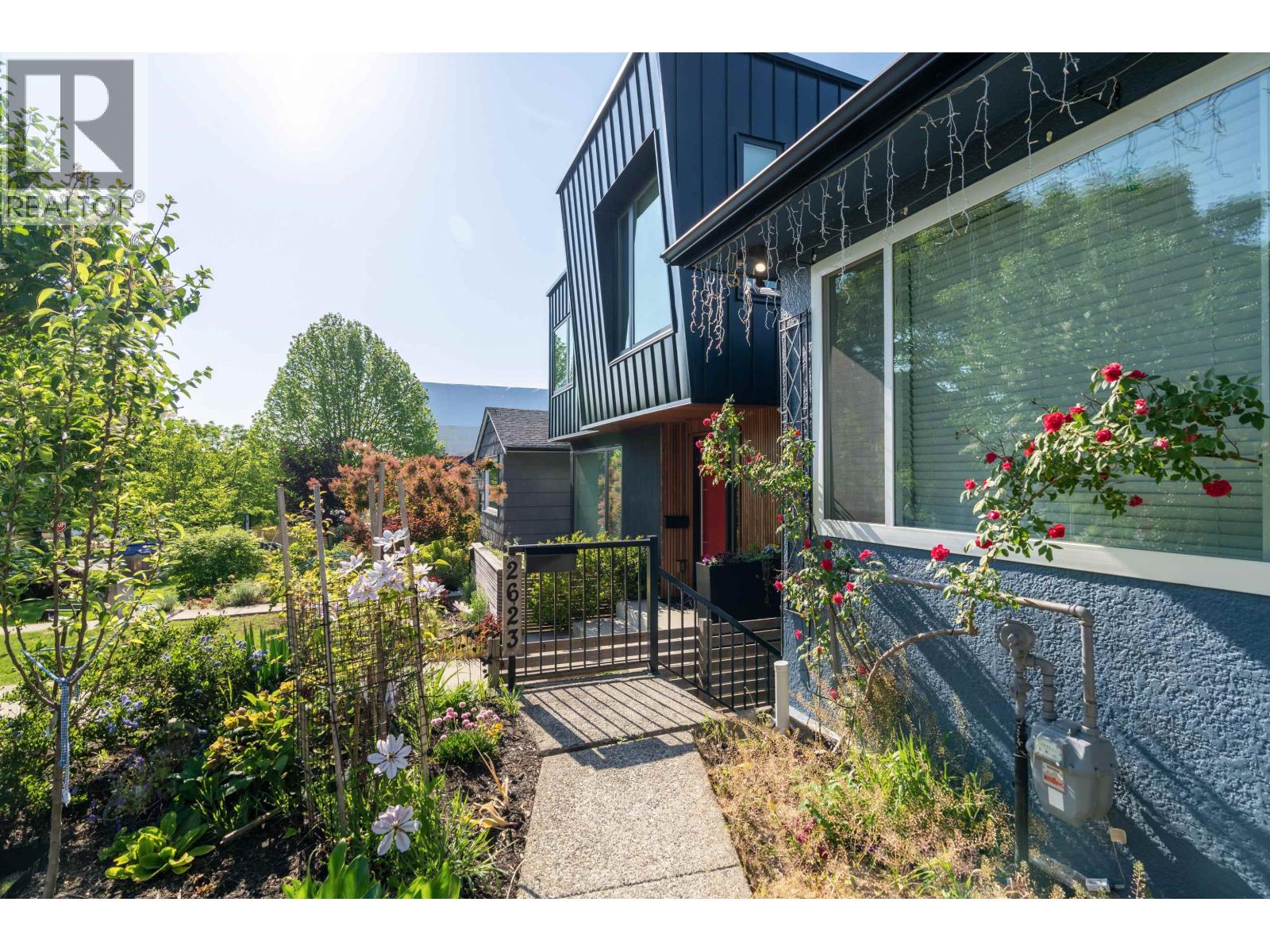 Lower 2621 E 5TH AVENUE