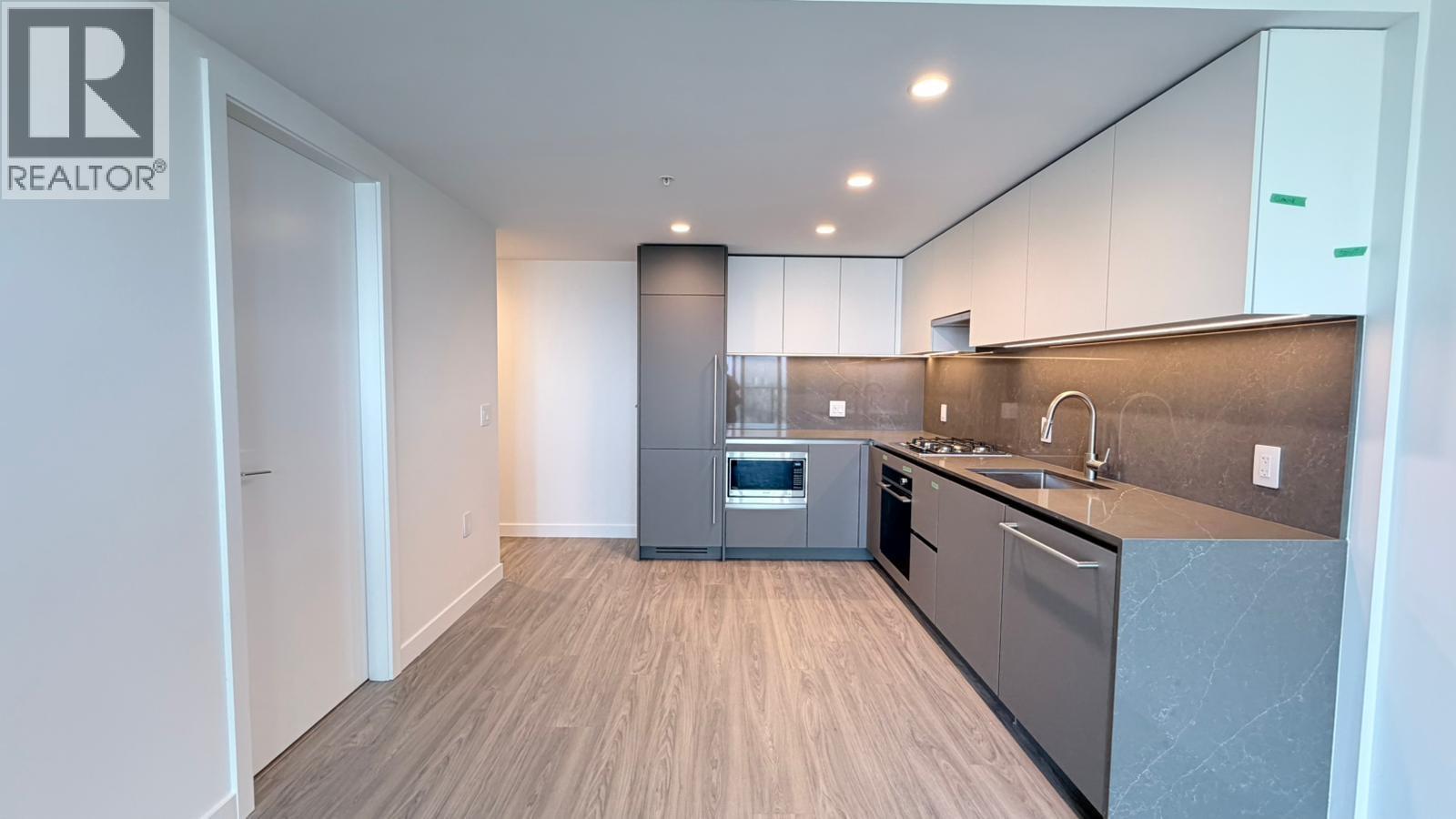 3701 2135 Springer Avenue, Burnaby, British Columbia  V5B 0C1 - Photo 2 - R3138809
