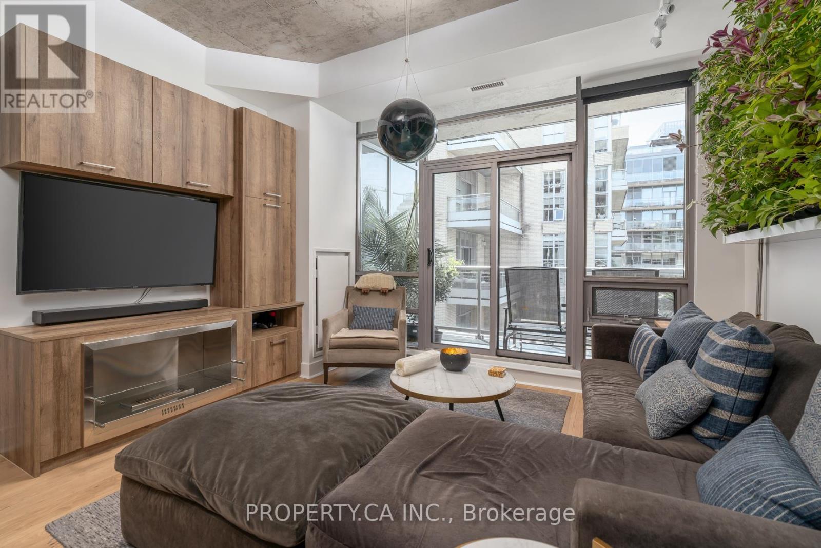 805 - 399 ADELAIDE STREET W, Toronto, Ontario