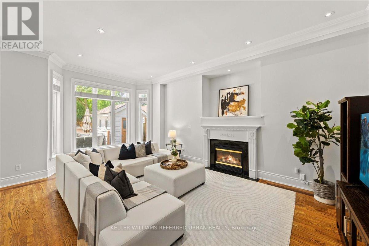 6 Wentworth Avenue, Toronto, Ontario  M2N 1T6 - Photo 8 - C13478200