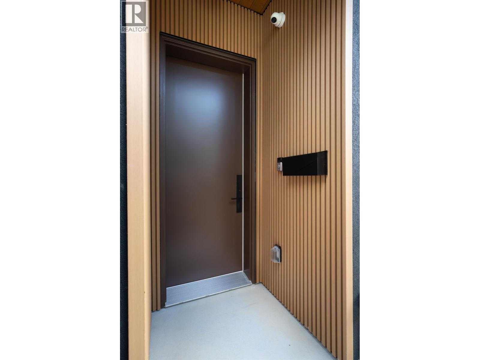 2 4161 Windsor Street, Vancouver, British Columbia  V5V 4P2 - Photo 2 - R3138512