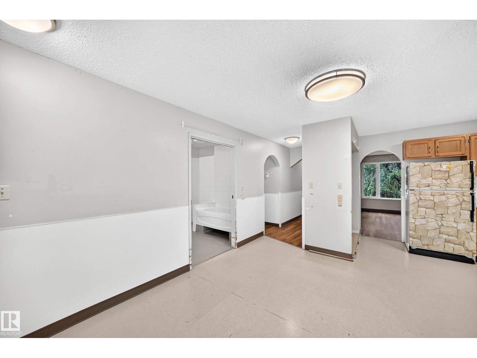 1816 48 St NW, Edmonton, Alberta  T6L 2X6 - Photo 11 - E4495180