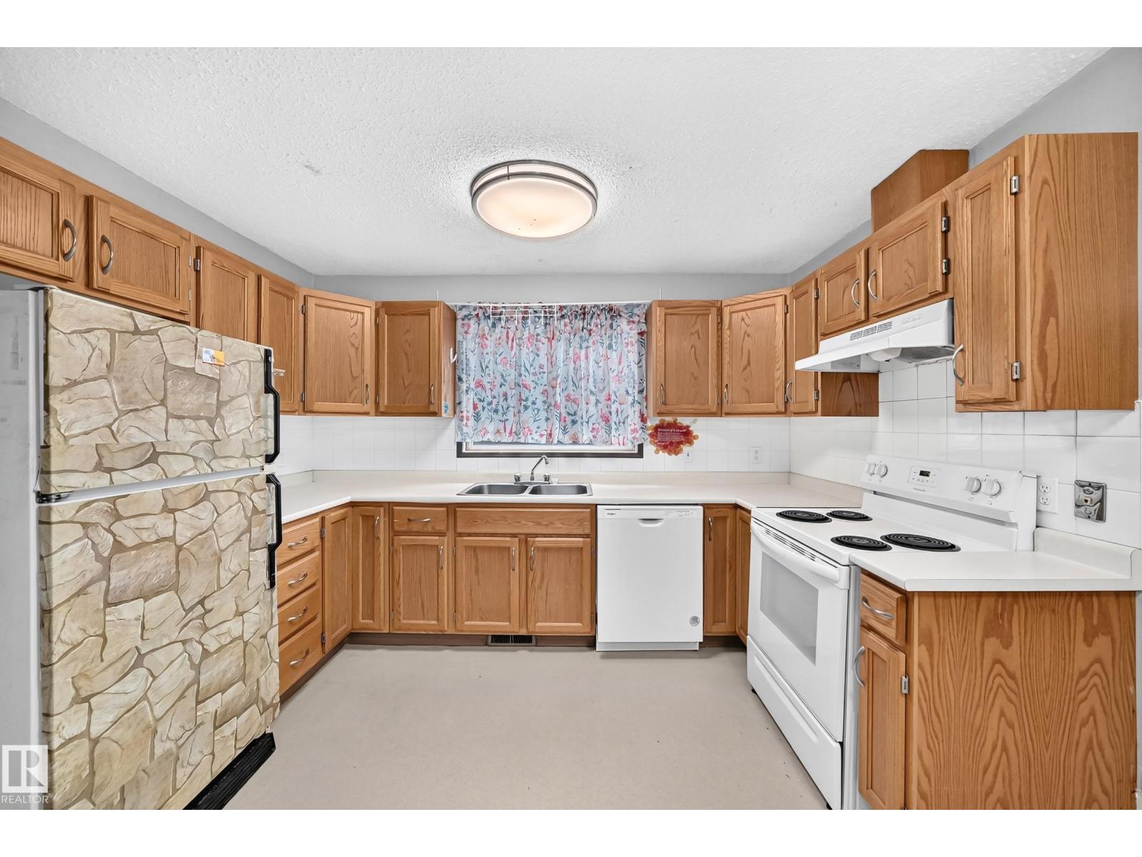 1816 48 St NW, Edmonton, Alberta  T6L 2X6 - Photo 5 - E4495180