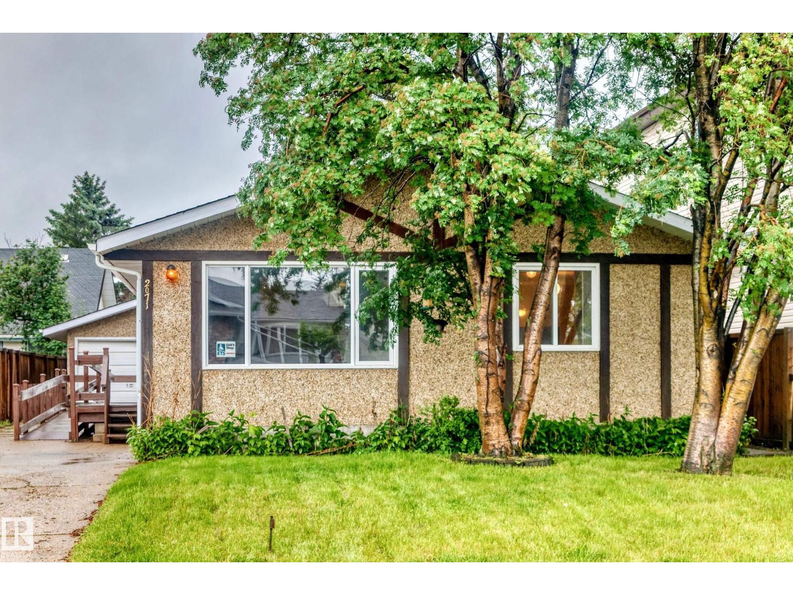 2071 49A ST NW, Edmonton, Alberta